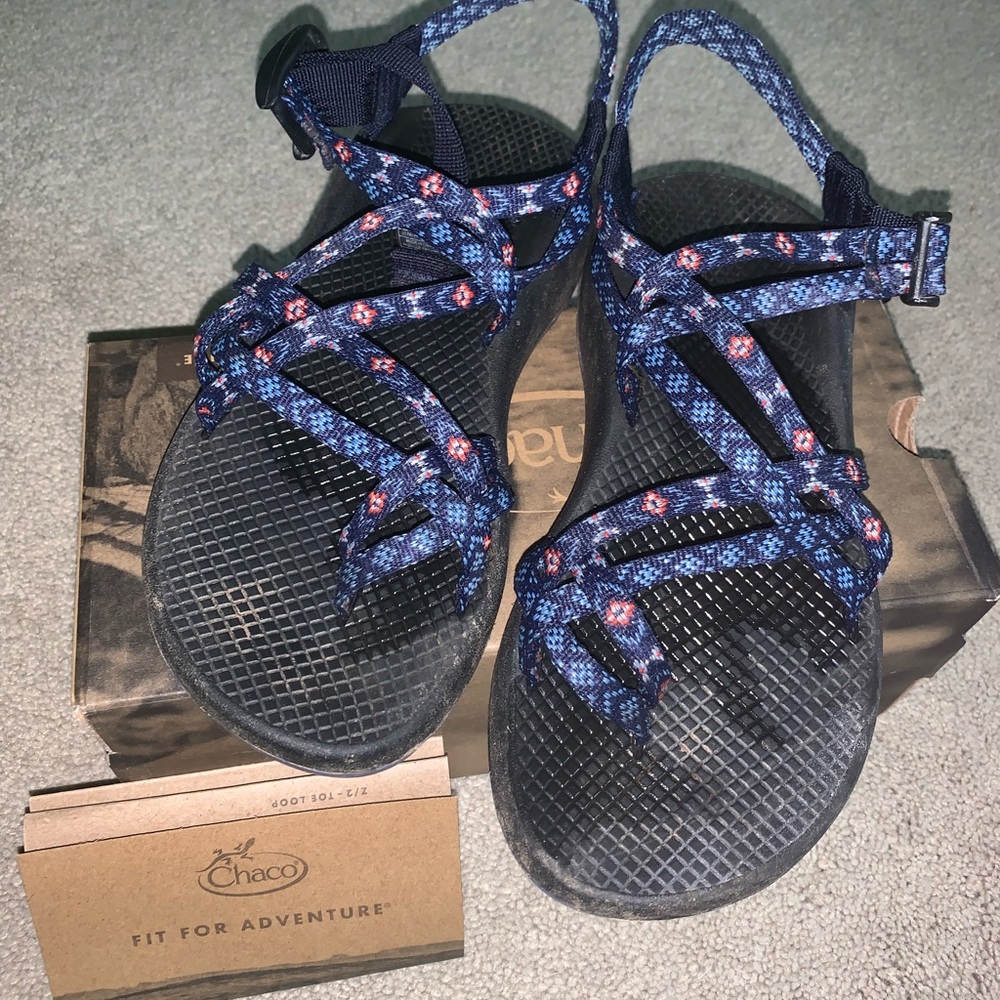 CHACO HIKING SANDALS! ONLY WORN ONCE!!